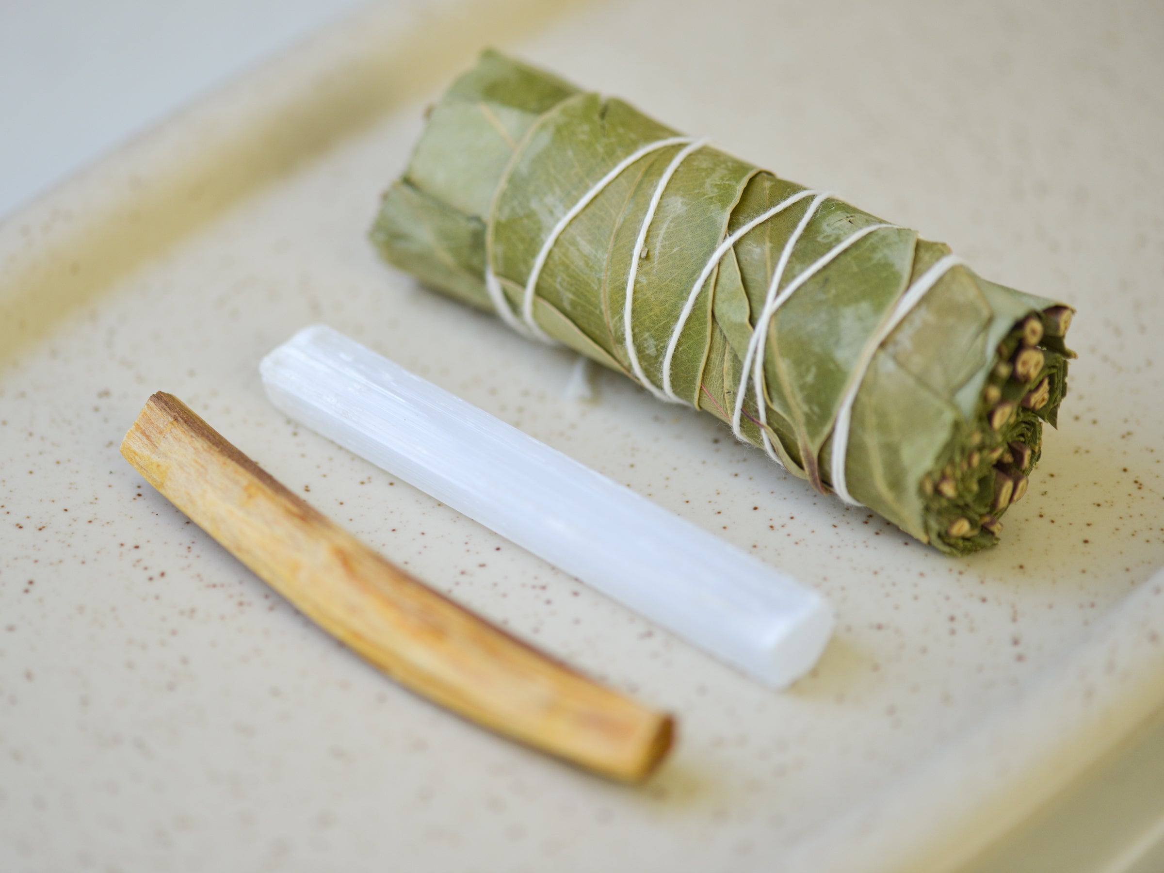 OrganicEucalyptusEnergyBundle_SmudgeStickKit.jpg